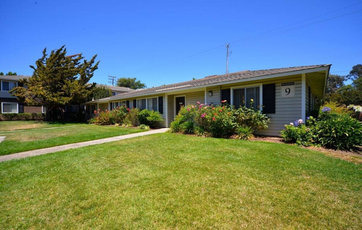 Apartment for rent at 2751 Monument Blvd, Concord, CA 94521