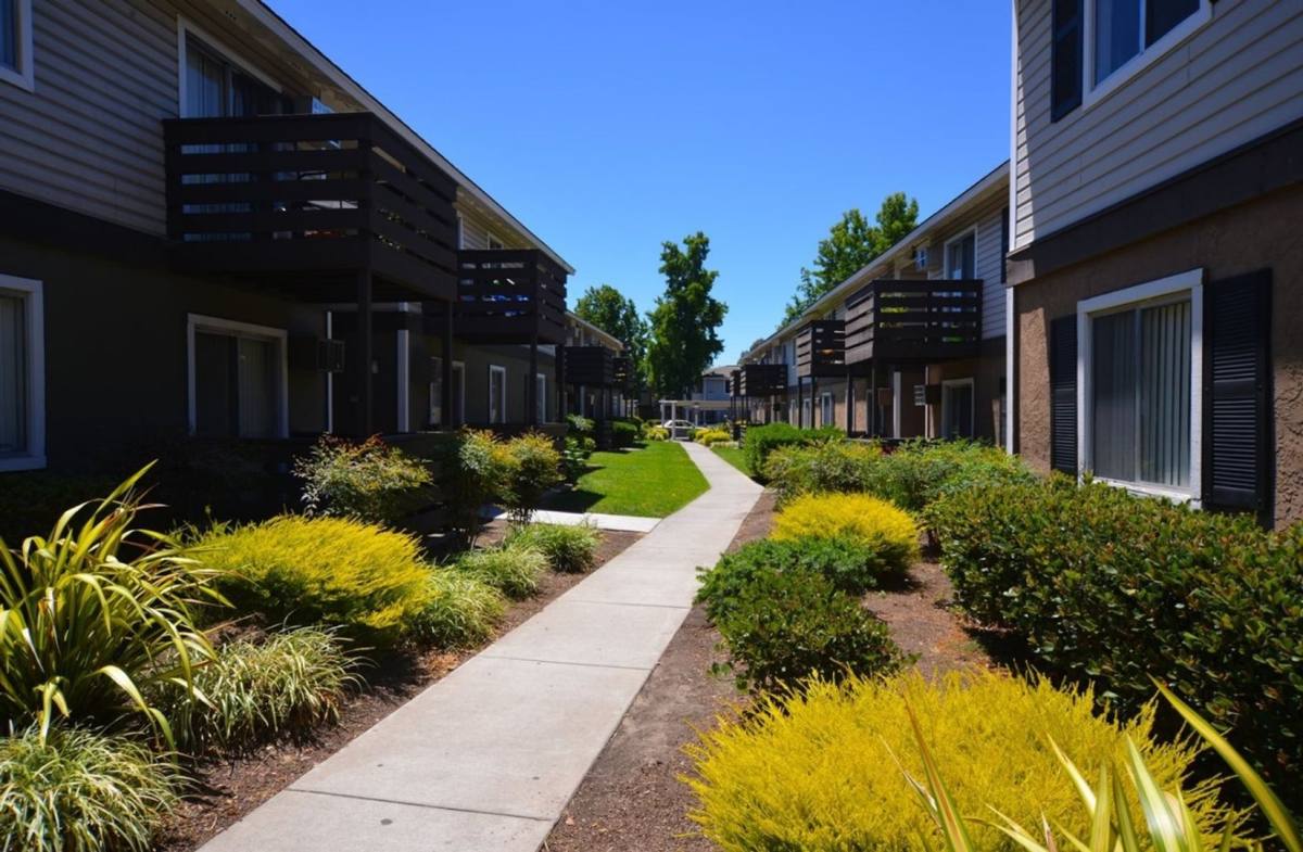 Apartment for rent at 2751 Monument Blvd, Concord, CA 94521