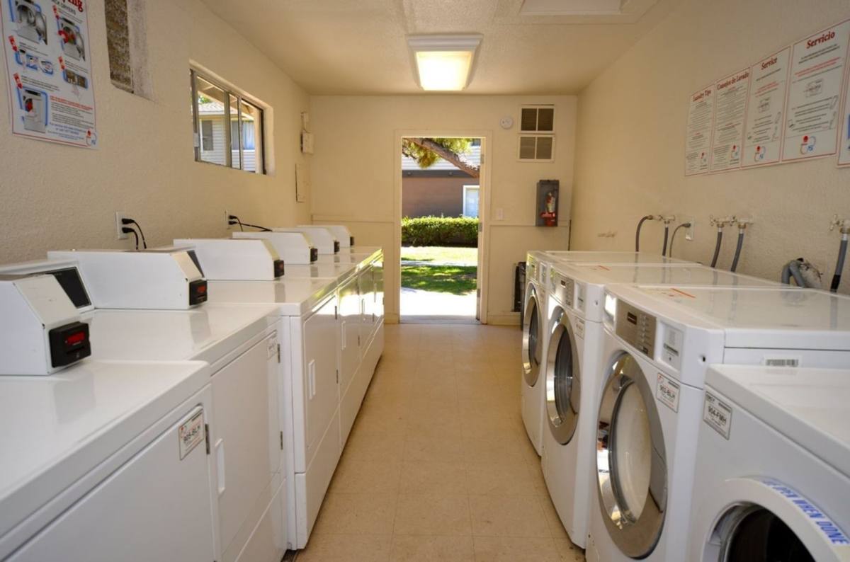 Apartment for rent at 2751 Monument Blvd, Concord, CA 94521