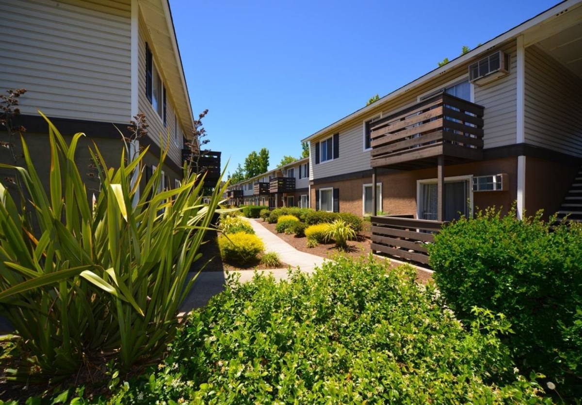 Apartment for rent at 2751 Monument Blvd, Concord, CA 94521