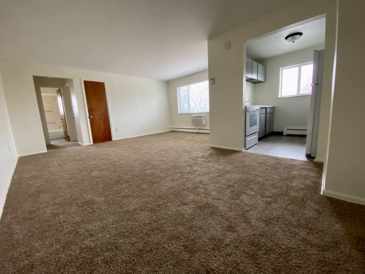 Apartment for rent at 8605-8607 Ridge Rd #B303, North Royalton, OH 44133