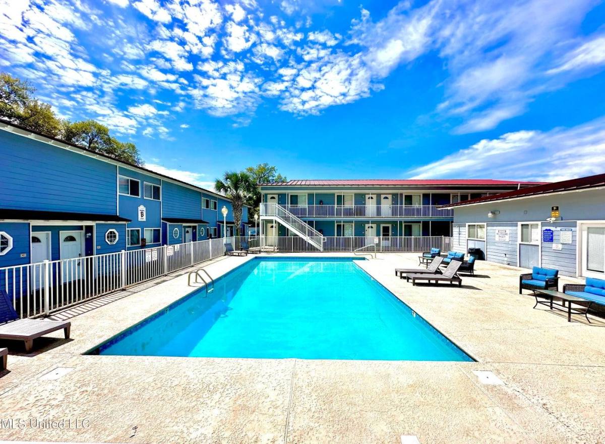 Apartment for rent at 1664 Beach Blvd, Biloxi, MS 39531