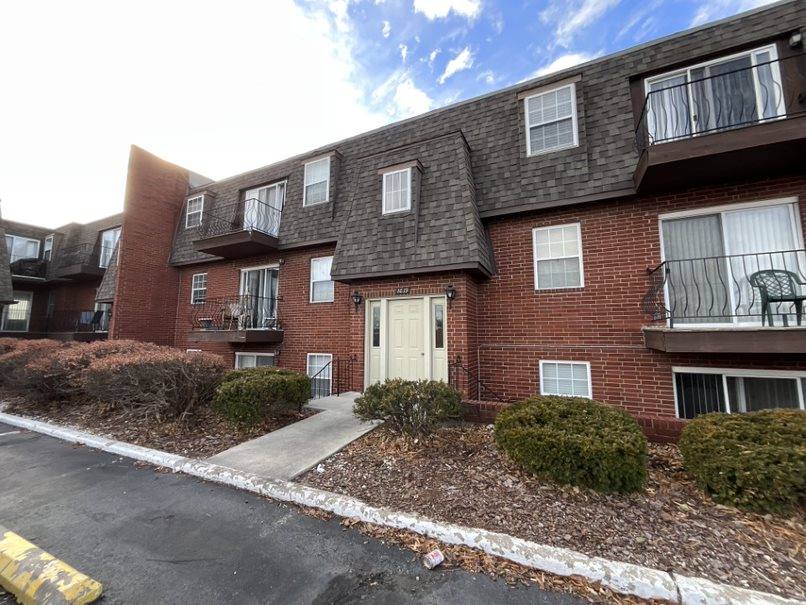Apartment for rent at Courtyard, 1017 E 68th St, Kansas City, MO 64131