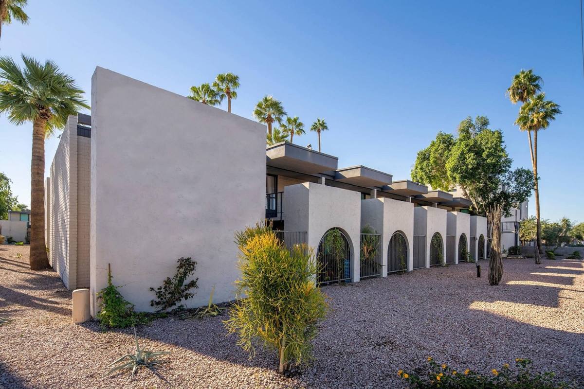 Apartment for rent at 2735 E Thomas Rd, Phoenix, AZ 85016