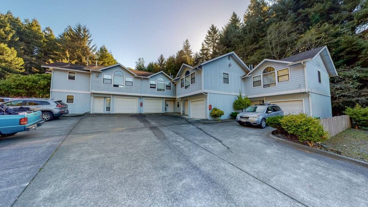 769 Hidden Creek Rd, Arcata, CA 95521