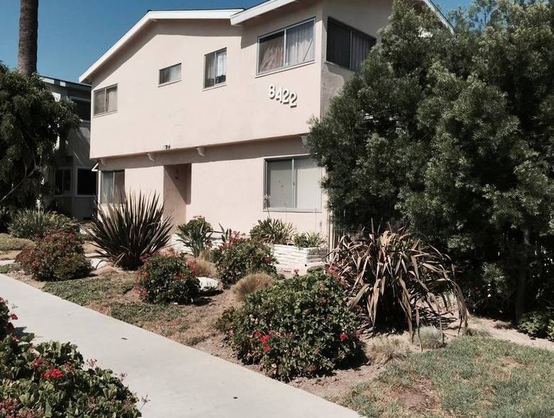 Apartment for rent at 8400 Amigo Ave, Northridge, CA 91324