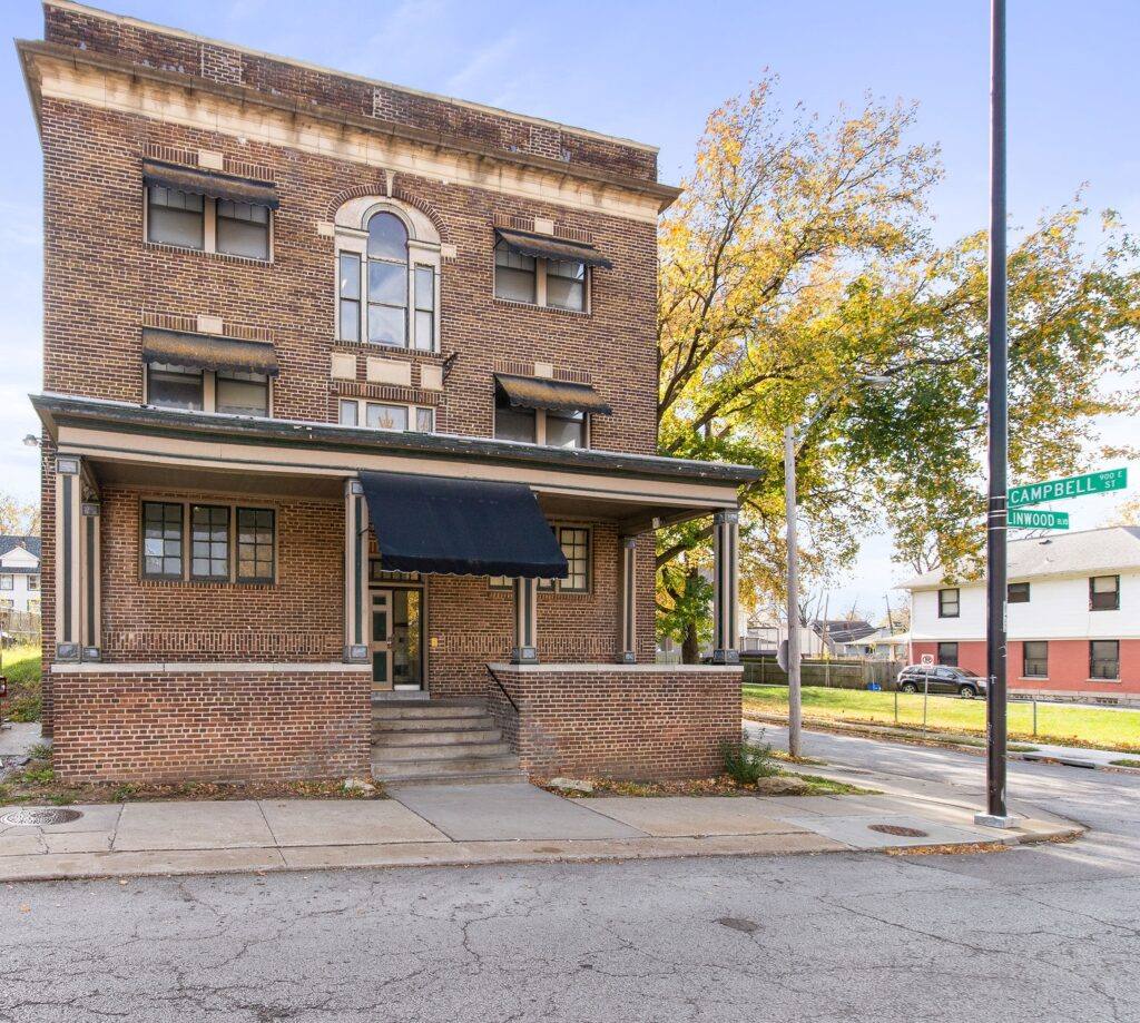 Apartment for rent at Fenwick, 901 E Linwood Blvd, Kansas City, MO 64109