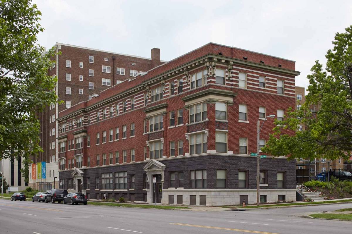 Apartment for rent at Yankee Hill, 3430-3436 Gillham Rd, Kansas City, MO 64111