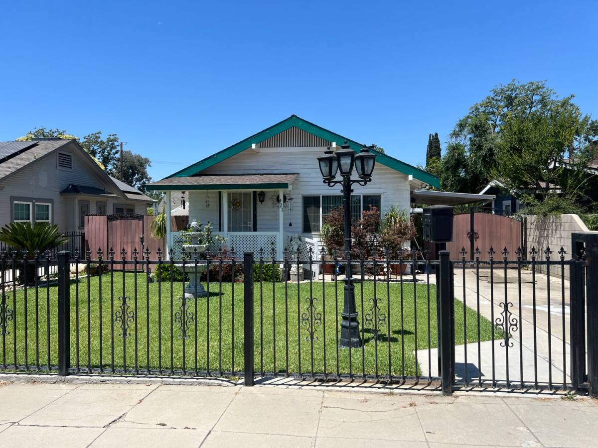 421 B St, Bakersfield, CA 93304