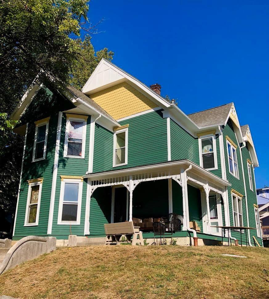 Apartment for rent at 123 E 8th St, Bloomington, IN 47408