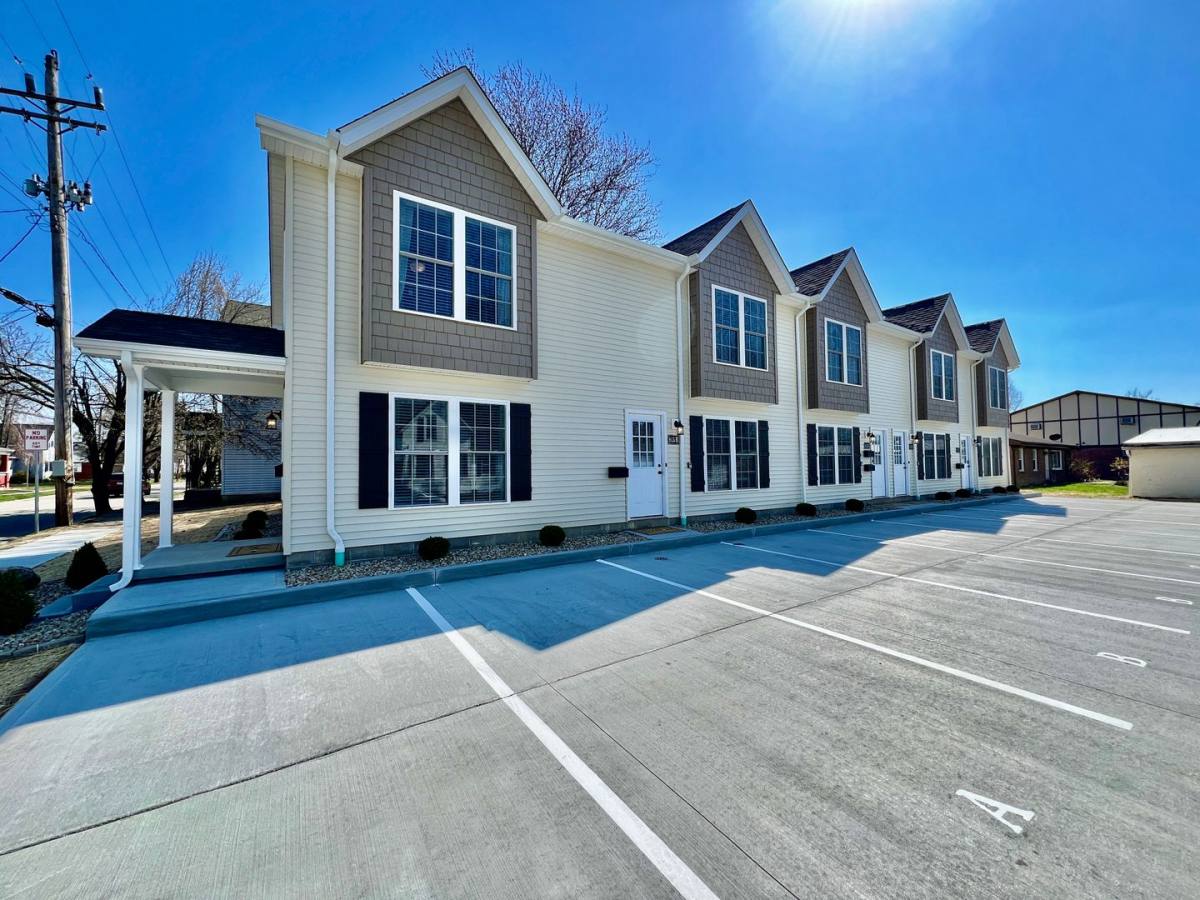 Townhouse for rent at 815 W Pearl St, Batesville, IN 47006
