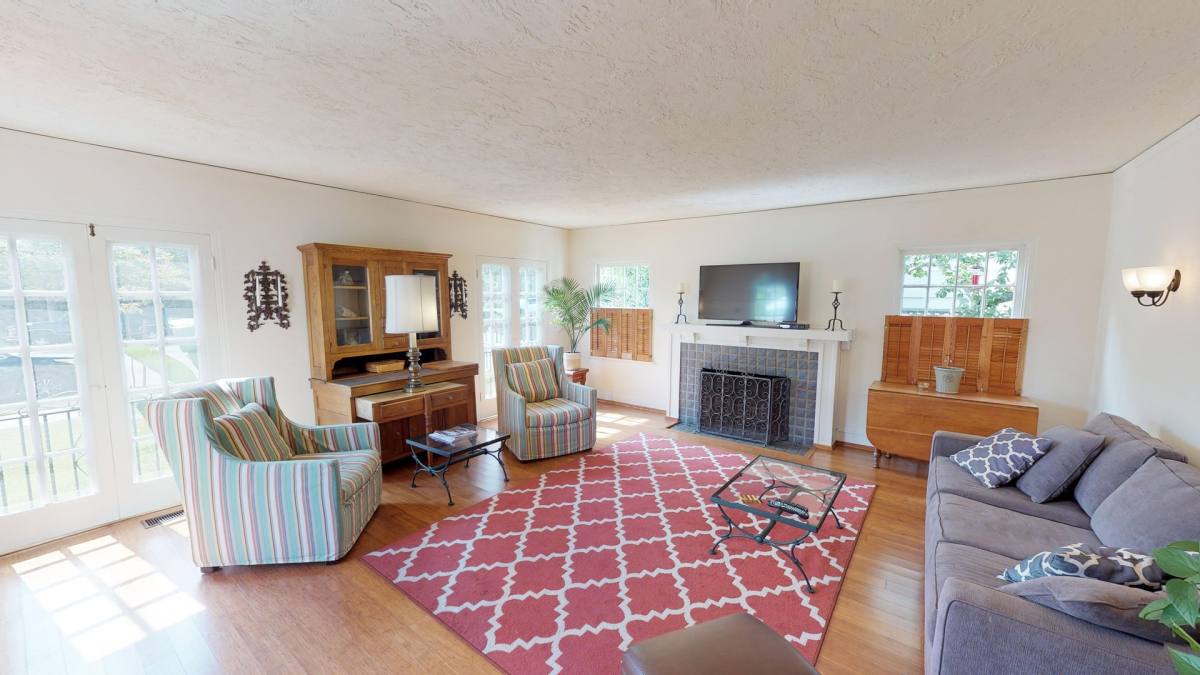 Apartment for rent at 1008 E Ave, Coronado, CA 92118