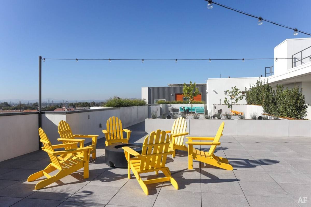 Apartment for rent at 9131 Darby Ave, Northridge, CA 91325