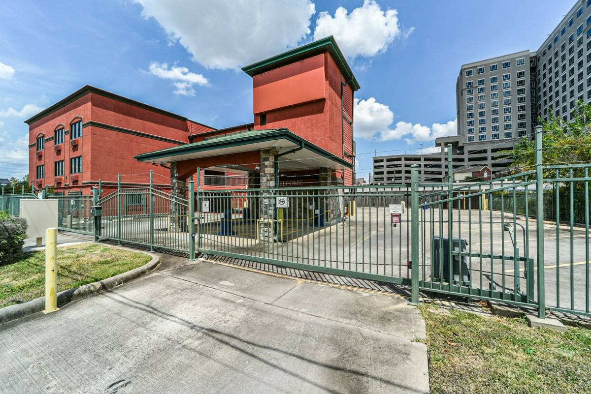 Apartment for rent at 1025 Swanson St, Houston, TX 77030