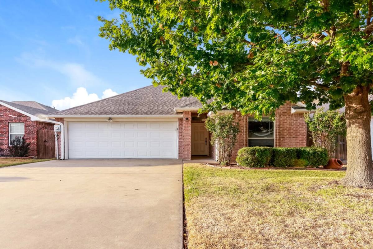 413 Blake Lane, Midlothian, TX 76065