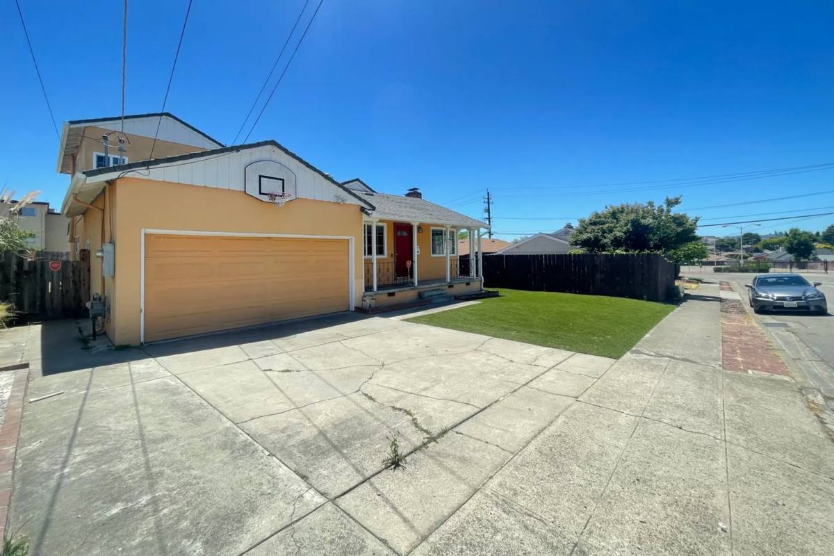 4021 Greenacre Rd, Castro Valley, CA 94546