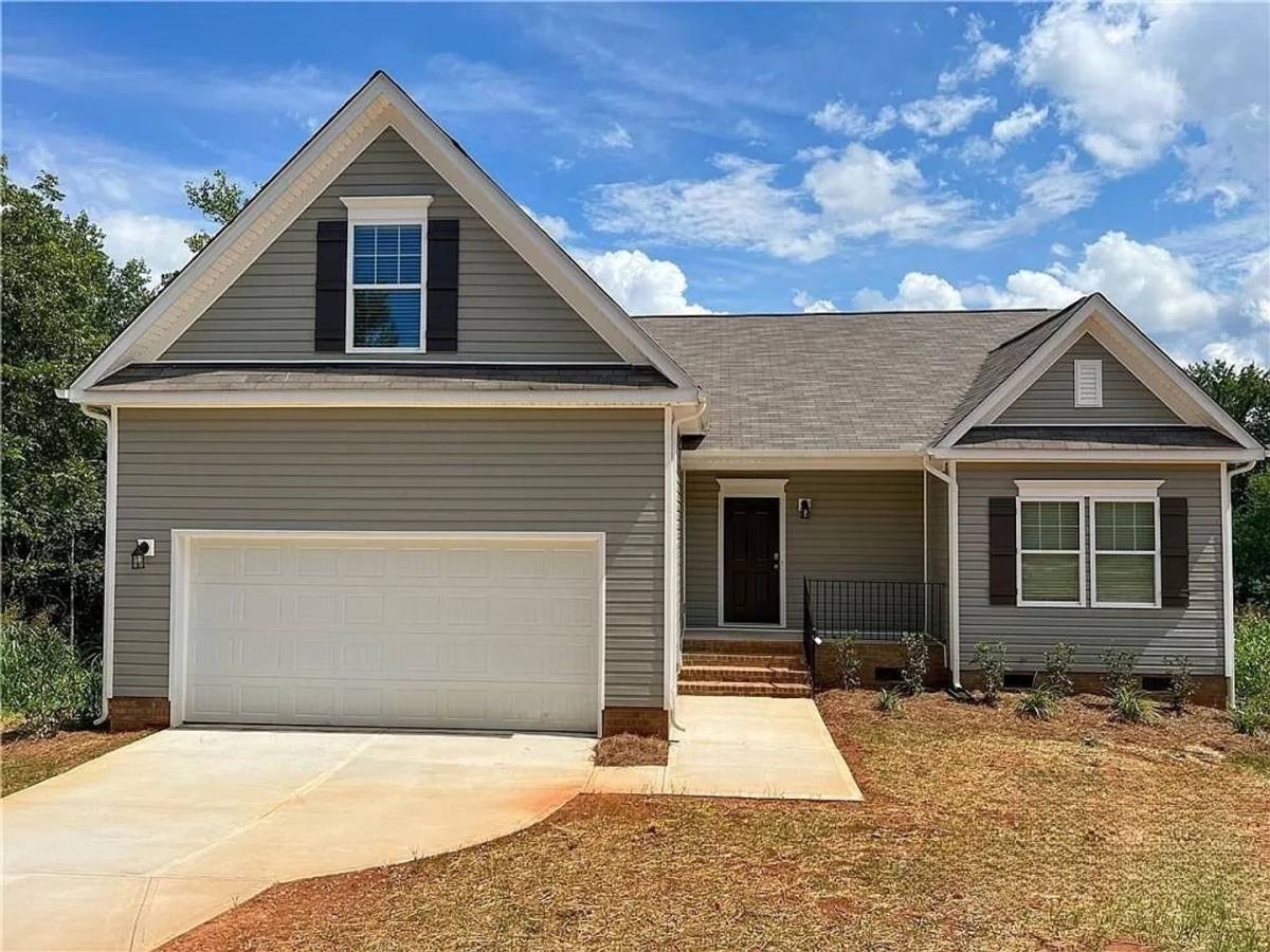 133 Sandtrap Dr, Statesville, NC 28677
