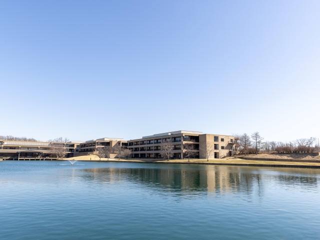 Apartment for rent at 5400 Tesson Ridge #E13, Saint Louis, MO 63128