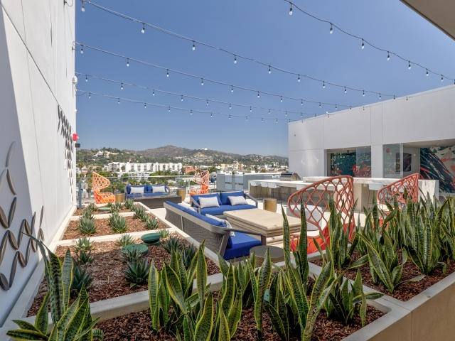 Apartment for rent at 5620 De Longpre Ave #E23, Los Angeles, CA 90028