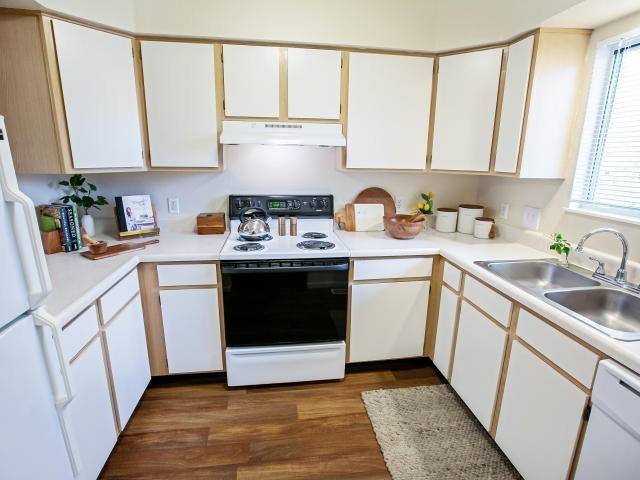 Apartment for rent at 1009 N Holland Sylvania Rd #E13, Toledo, OH 43615