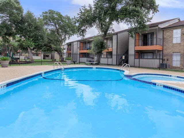 Apartment for rent at 100 Lakeview Dr #D23, Clute, TX 77531