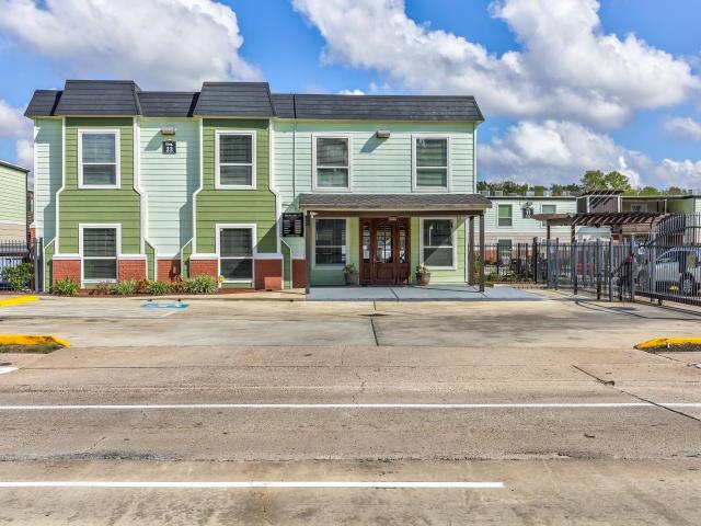 Apartment for rent at 4000 W 34th St #C33, Houston, TX 77092