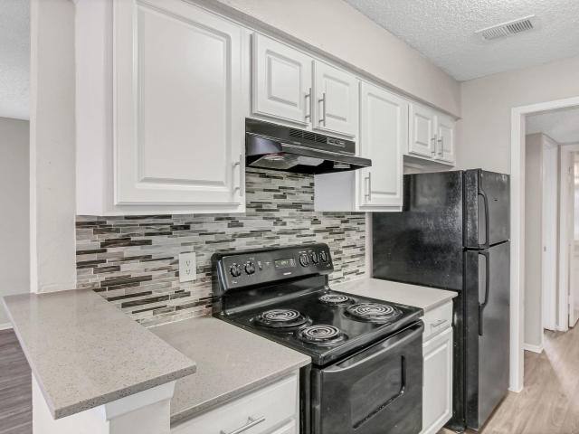 Apartment for rent at 6100 Glenview Dr #E13, North Richland Hills, TX 76180