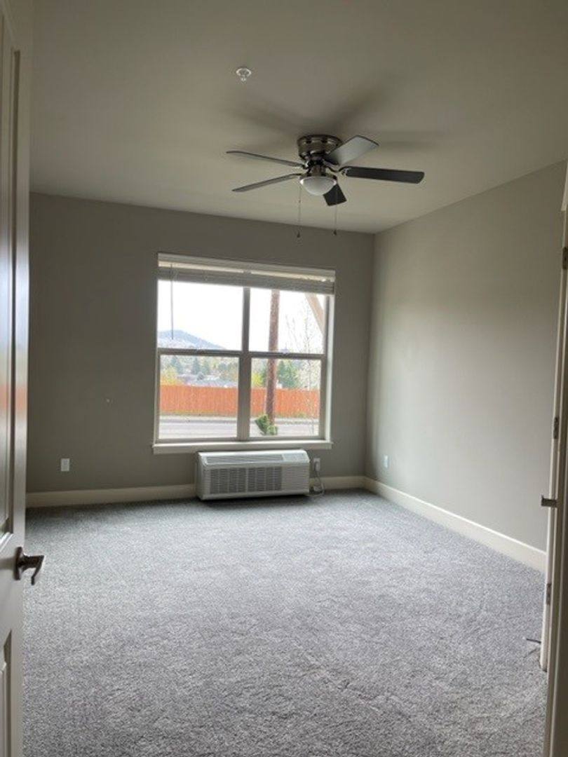 Townhouse for rent at 2027 W Powell Blvd, Gresham, OR 97030