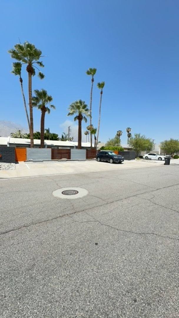 Apartment for rent at 555 El Placer Rd, Palm Springs, CA 92264