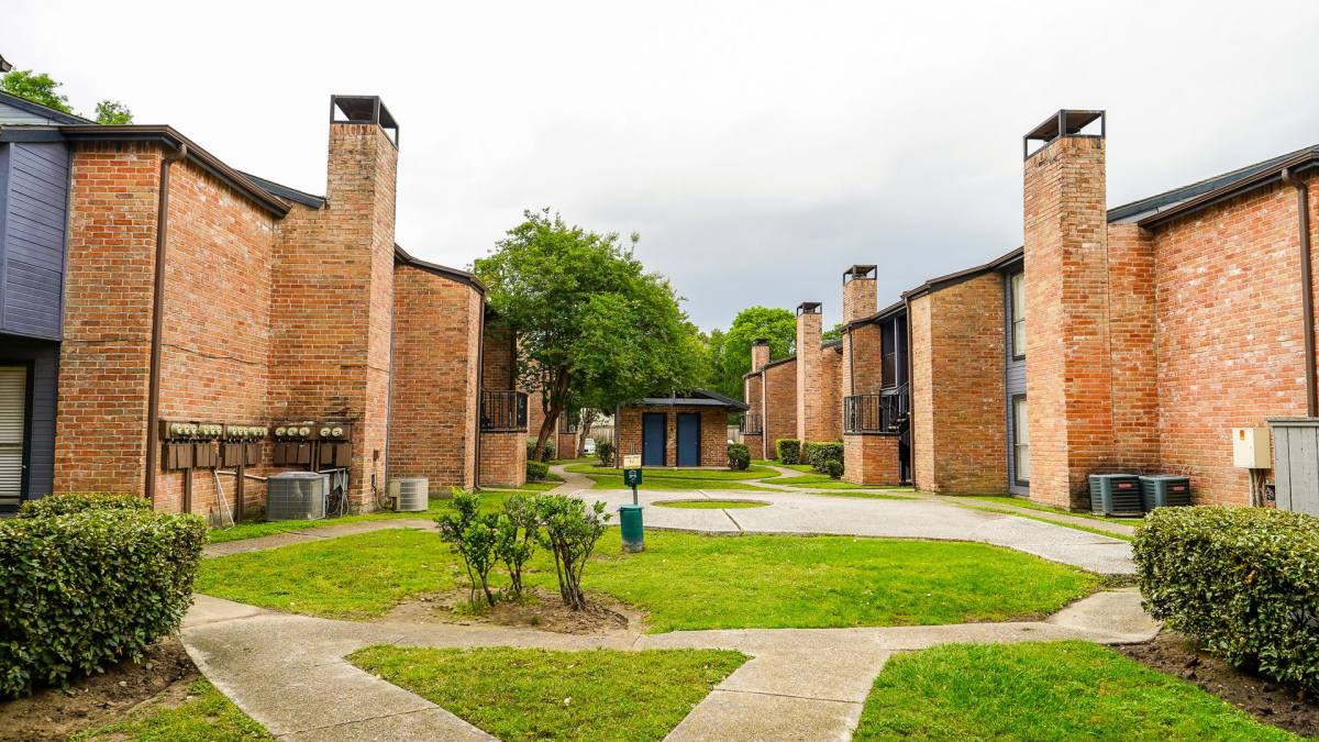 Townhouse for rent at 13100 Stonefield Dr, Houston, TX 77014