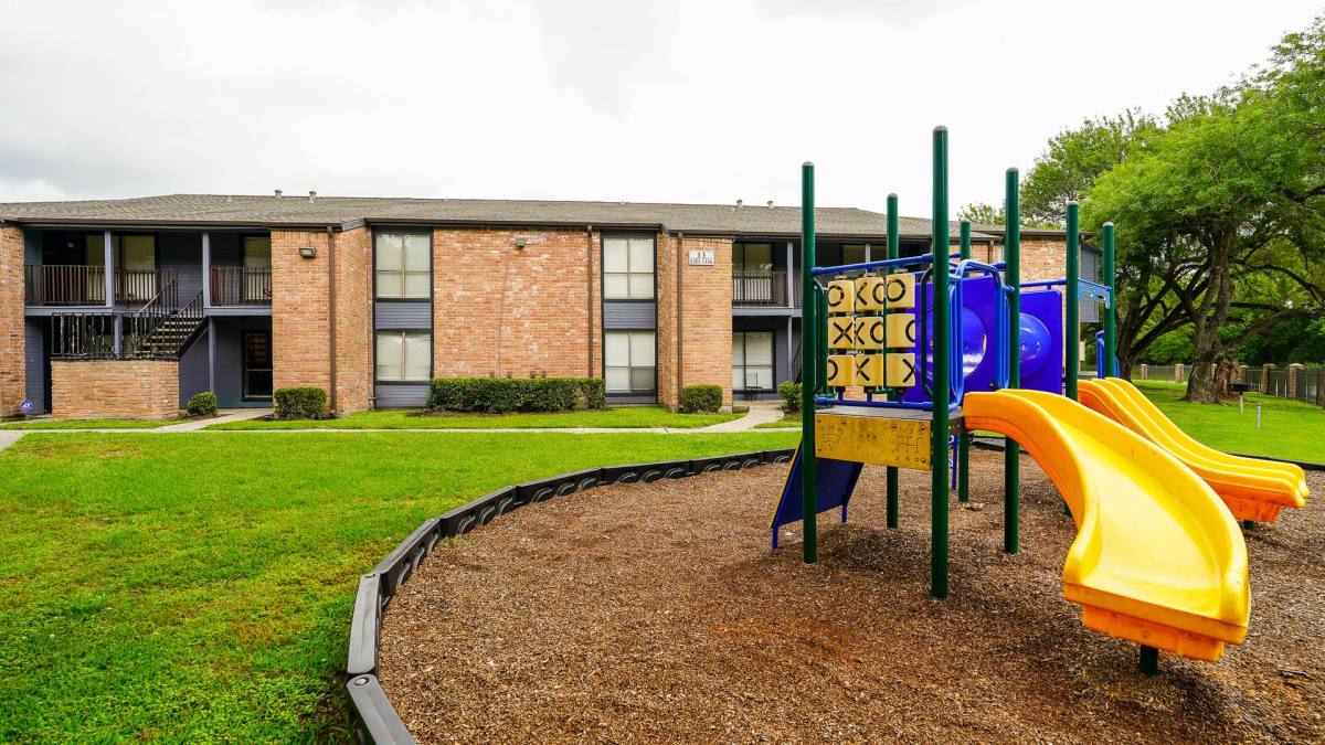 Townhouse for rent at 13100 Stonefield Dr, Houston, TX 77014