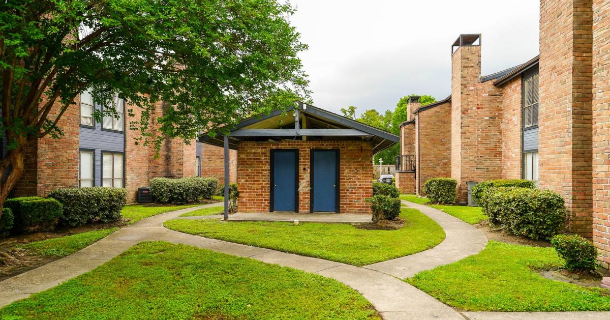 Townhouse for rent at 13100 Stonefield Dr, Houston, TX 77014