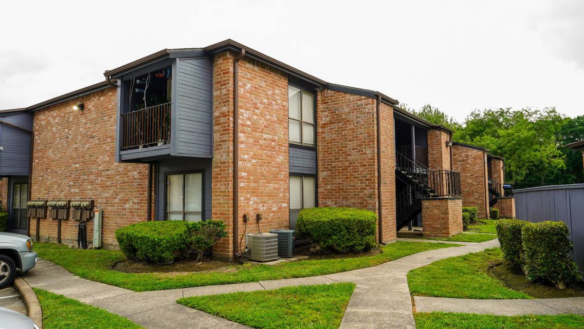 Townhouse for rent at 13100 Stonefield Dr, Houston, TX 77014