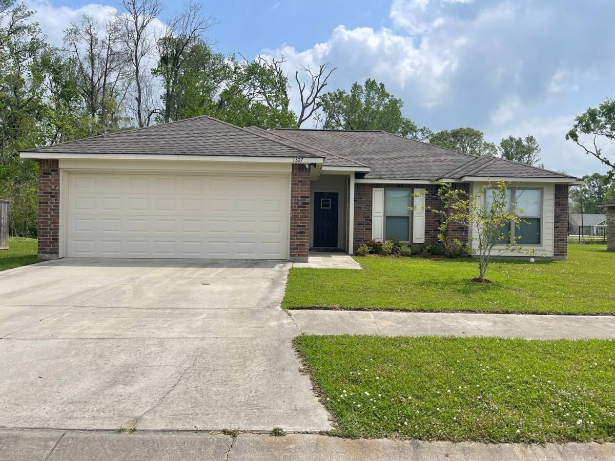 1307 Point Andrew Dr, Gonzales, LA 70737 House For Rent