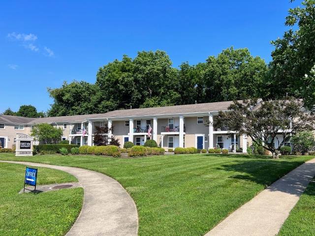 Apartment for rent at 2035 Altamont Court #D11, Lexington, KY 40502