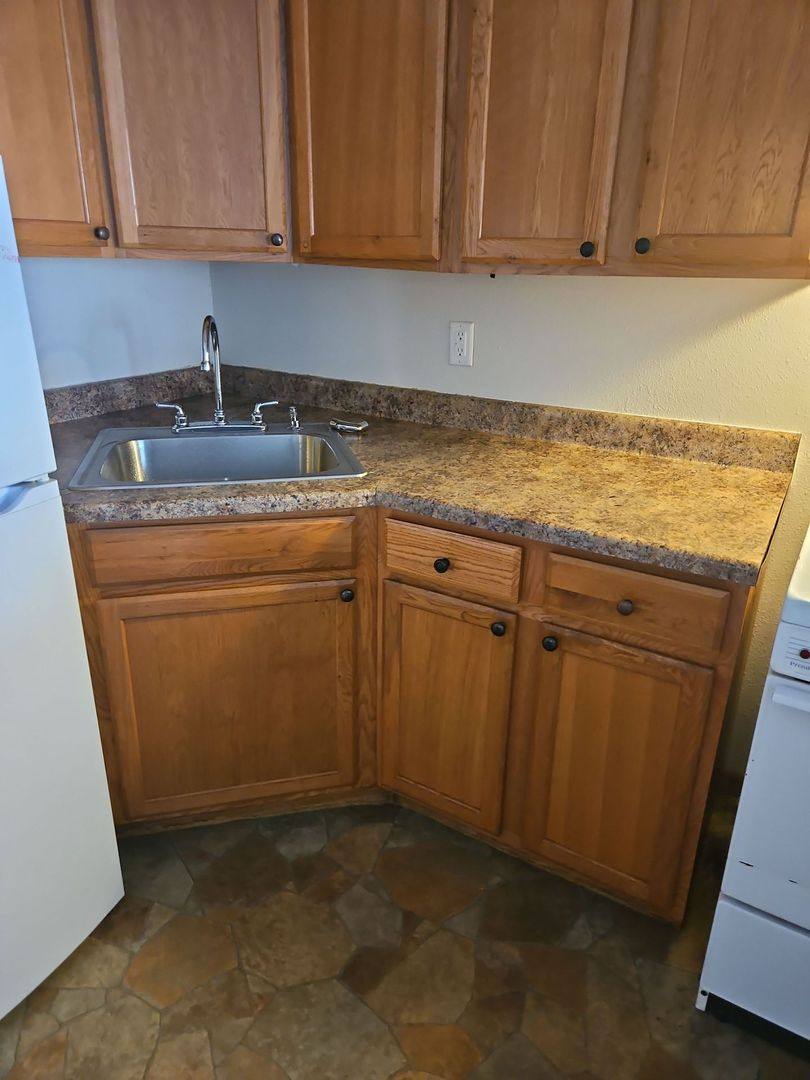 Apartment for rent at 2155 Westdale Dr SW, Cedar Rapids, IA 52404
