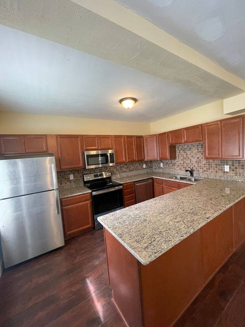 Apartment for rent at 1416 E State St, Rockford, IL 61104