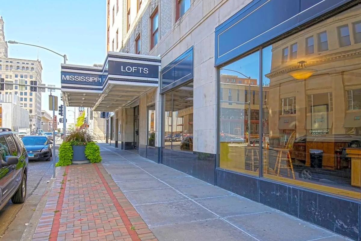 Apartment for rent at 106 E 3rd St, Davenport, IA 52801