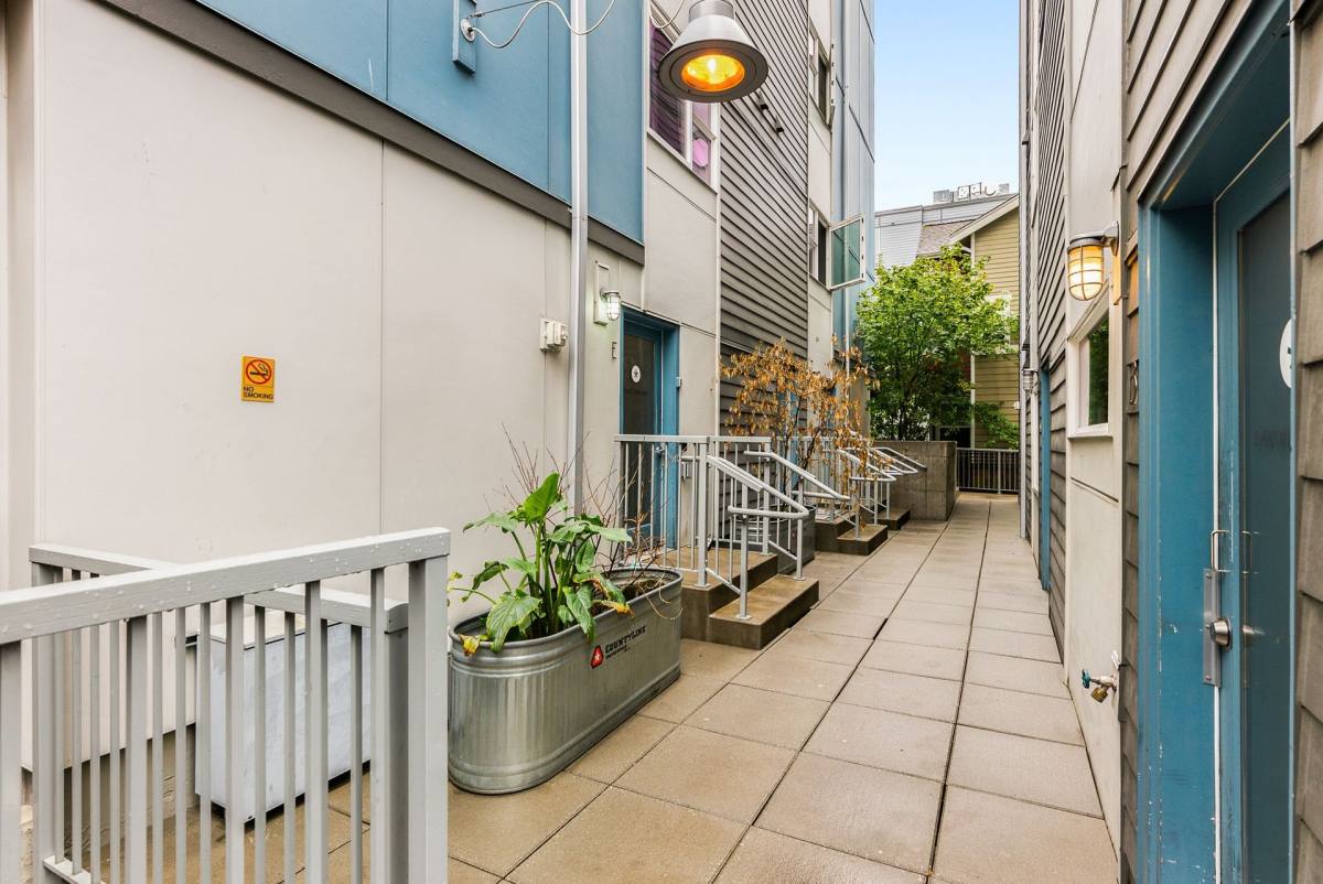 422 11th Ave E, Seattle, WA 98102 - Apartment for Rent - Image 5