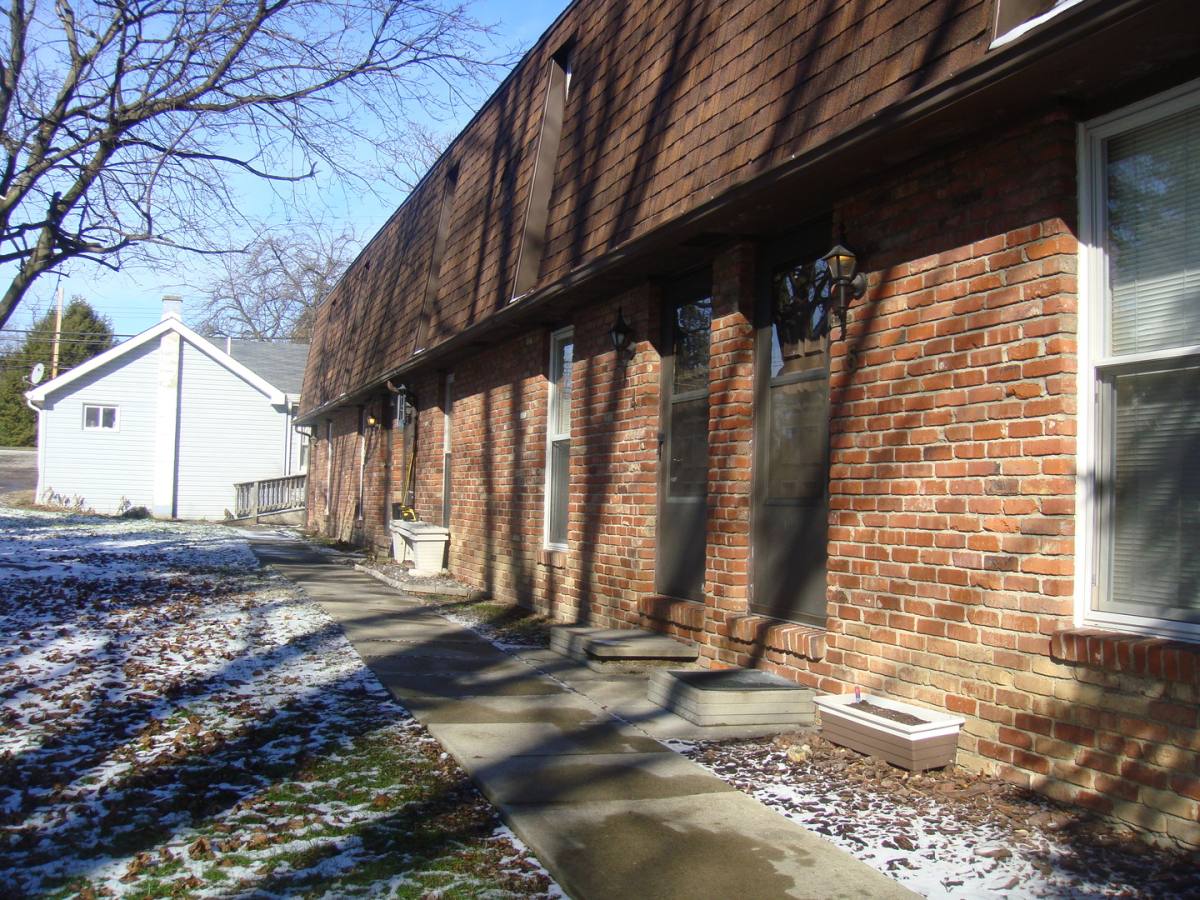 Apartment for rent at 393 Moon Clinton Rd, Coraopolis, PA 15108