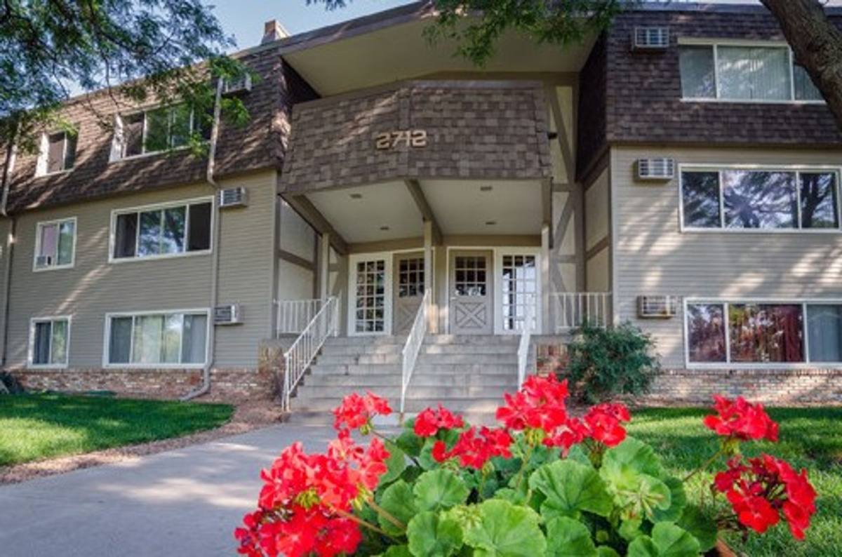 Apartment for rent at 2700-2712-2727 Rhode Island Ave, Minneapolis, MN 55426