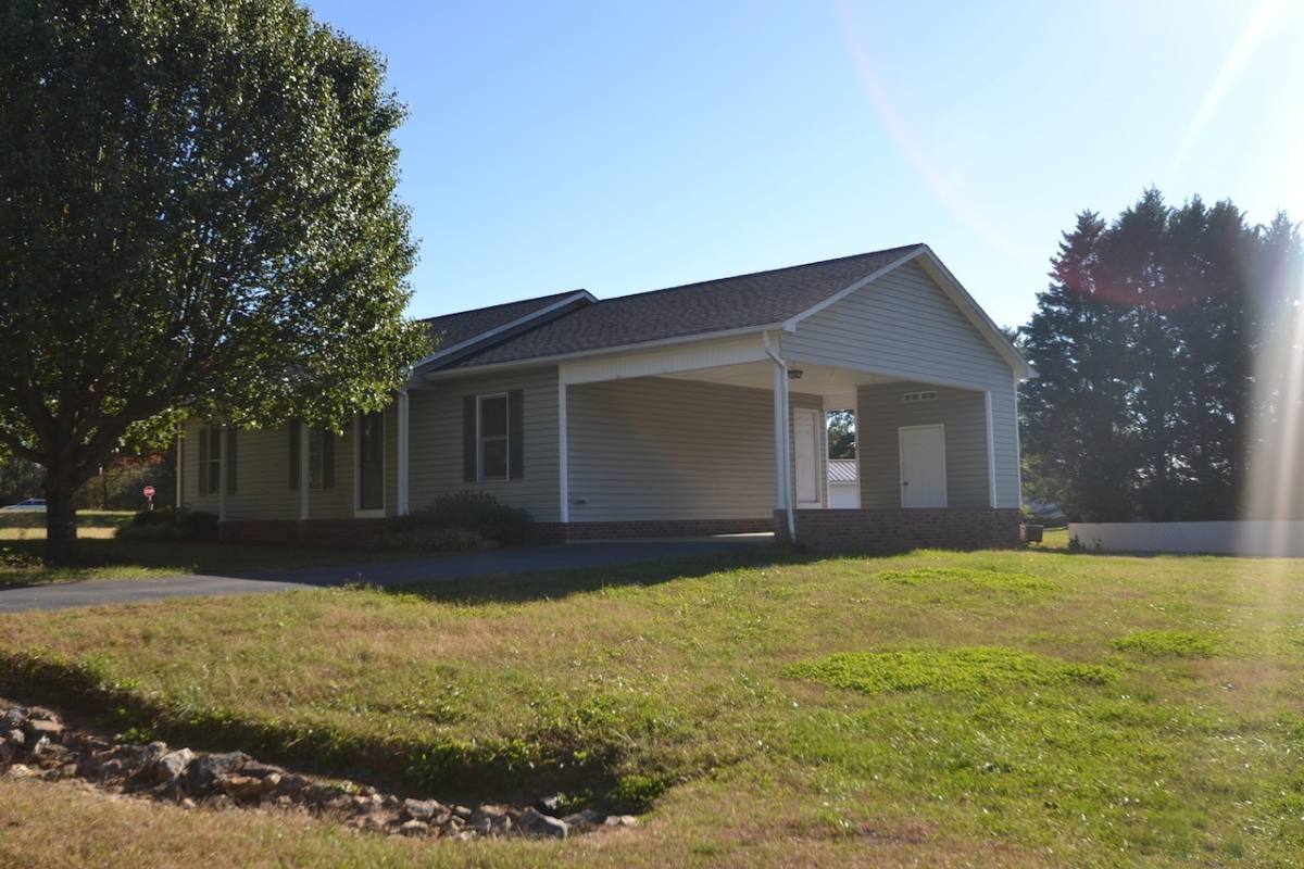 3023 26th St Lane NE, Hickory, NC 28601