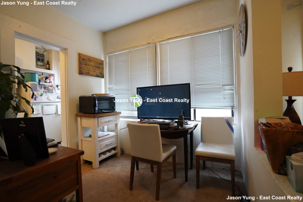 230 Walnut St, Newtonville, MA 02460 Apartment For Rent 1,875