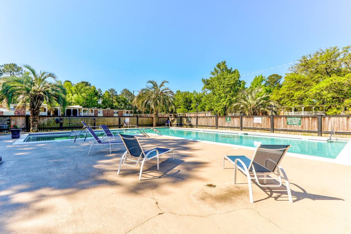 Apartment for rent at 6701 Dorchester Rd, North Charleston, SC 29418
