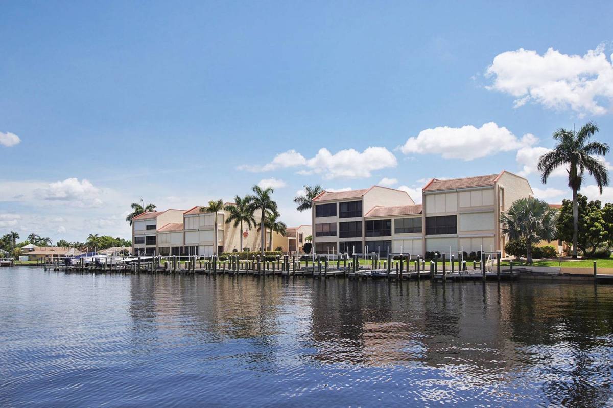 Apartment for rent at 4010 SE 20th Place, Cape Coral, FL 33904