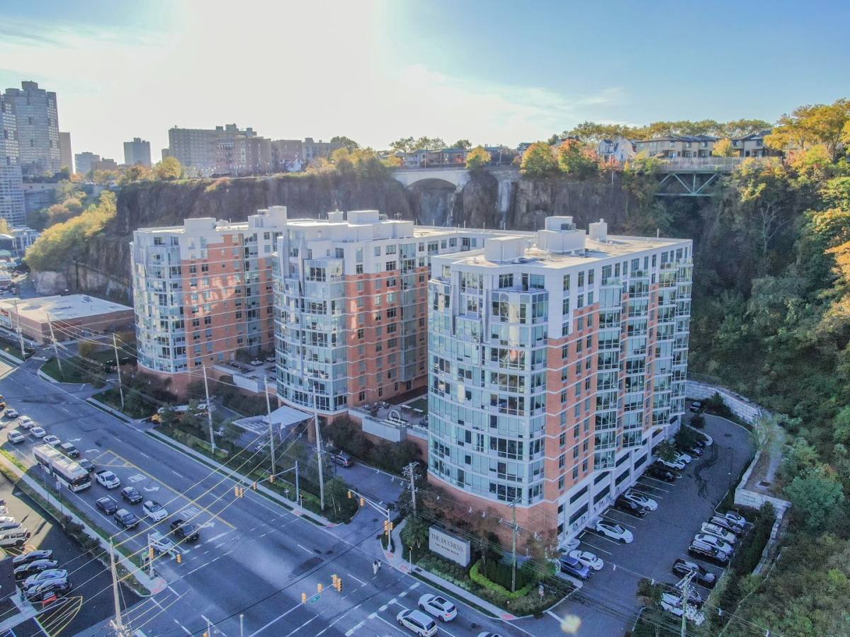 Apartment for rent at 7606 River Rd, North Bergen, NJ 07047