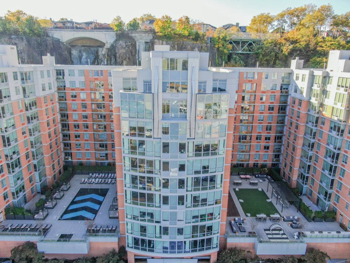 Apartment for rent at 7606 River Rd, North Bergen, NJ 07047