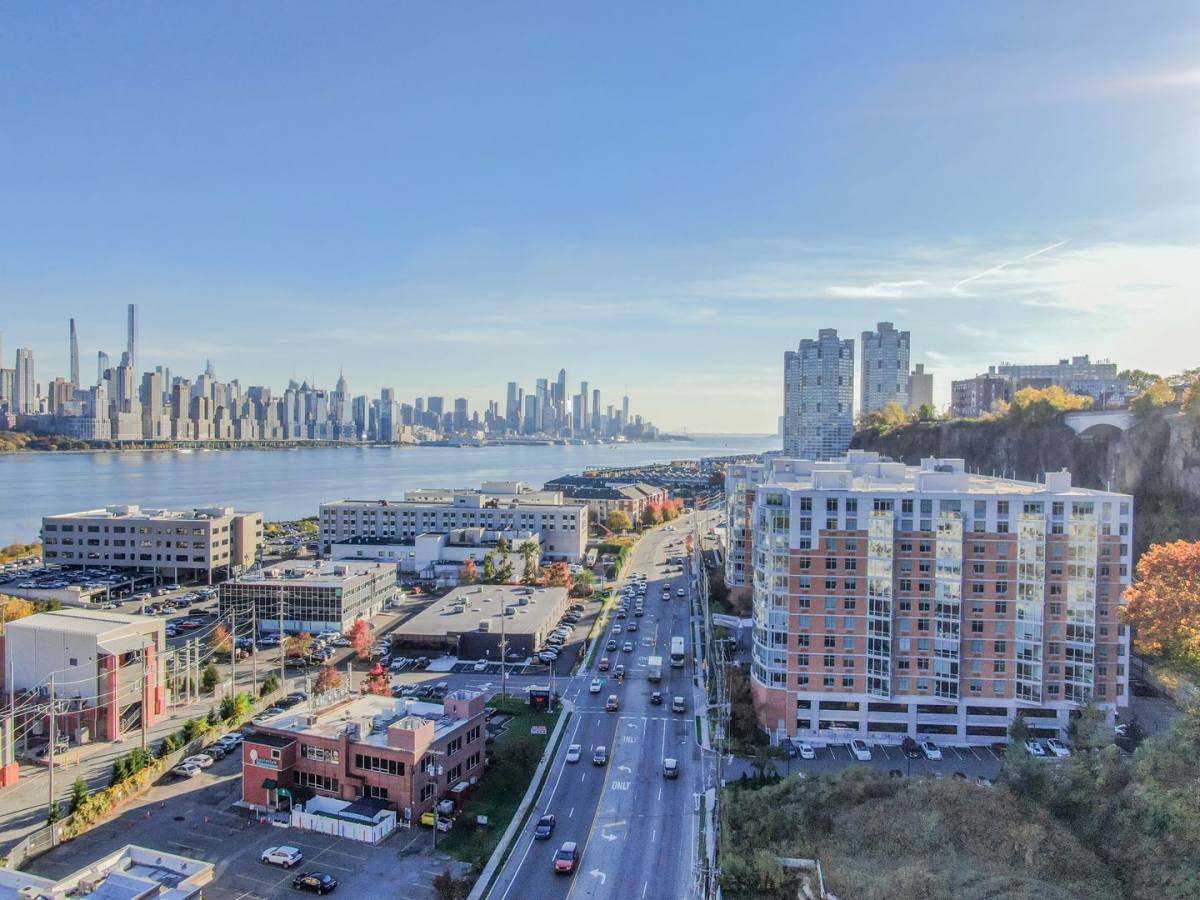Apartment for rent at 7606 River Rd, North Bergen, NJ 07047