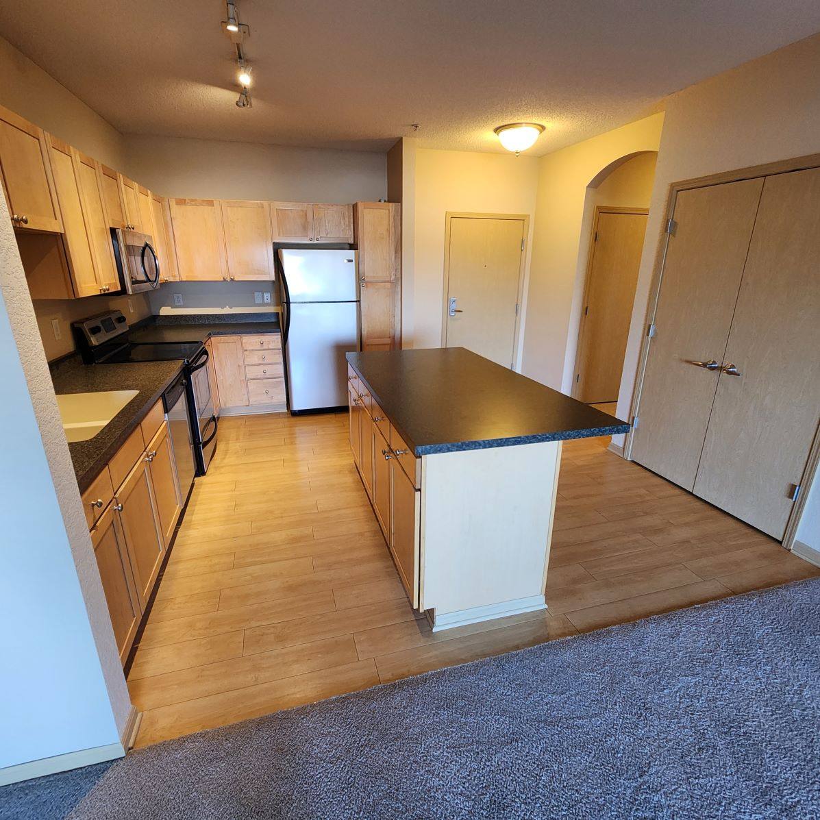 Townhouse for rent at 5690 W 36th St #512, Minneapolis, MN 55416