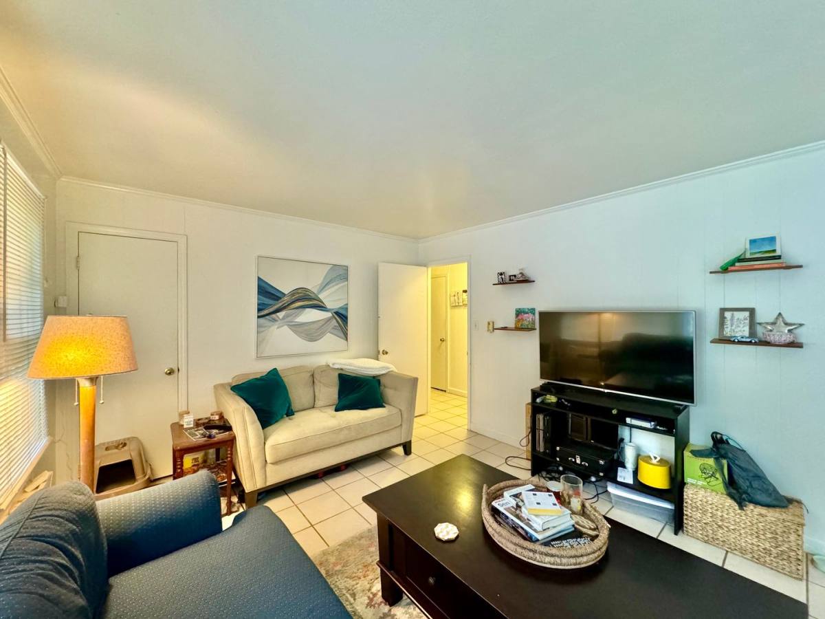 Apartment for rent at 200 W Poplar Ave, Carrboro, NC 27510